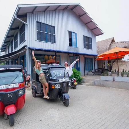 Hangover Hostels เอลลา ภายนอก รูปภาพ