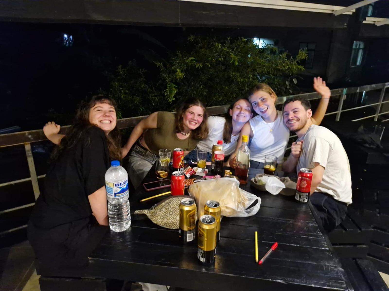 Hangover Hostels เอลลา ภายนอก รูปภาพ