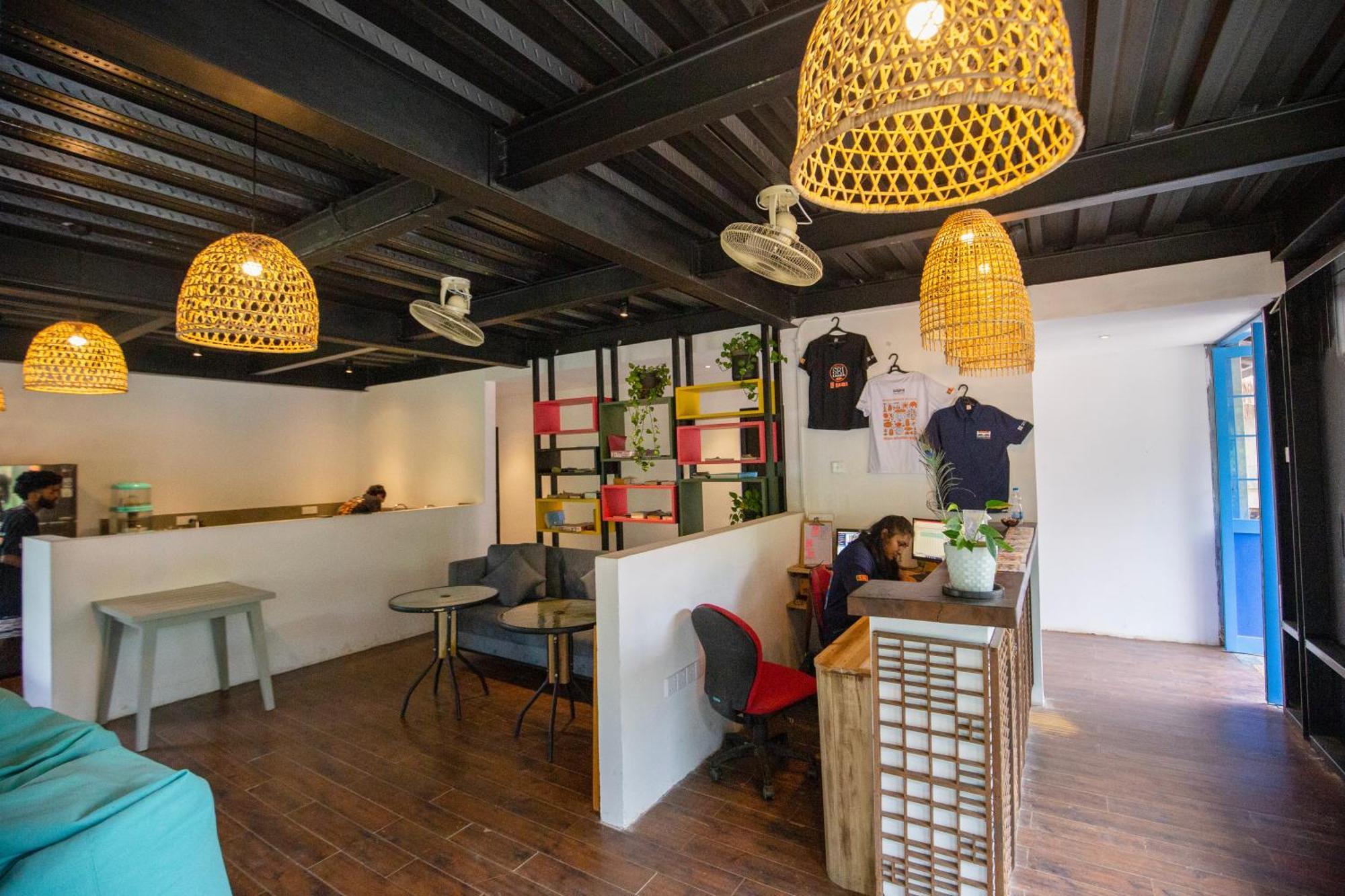 Hangover Hostels เอลลา ภายนอก รูปภาพ