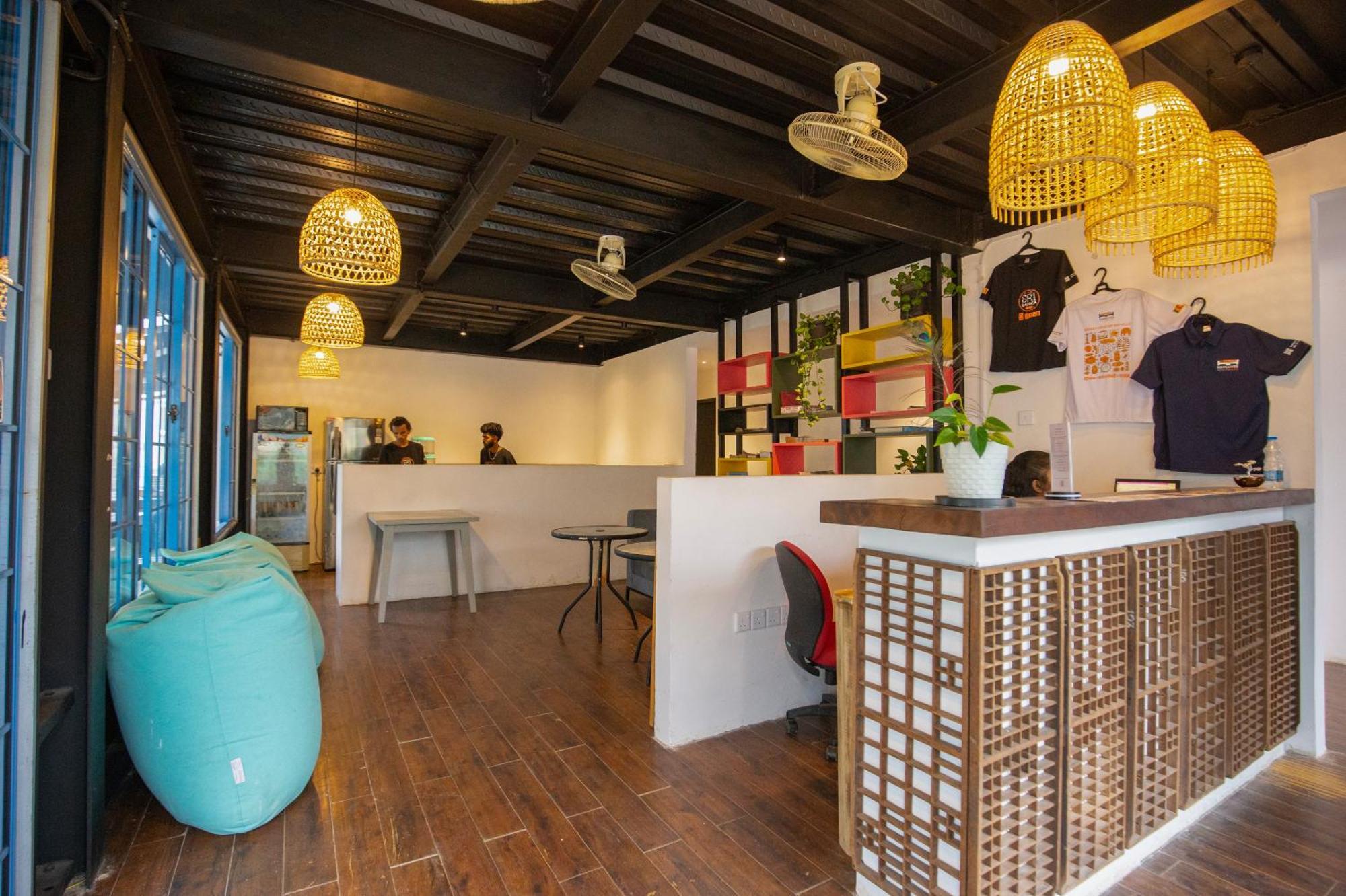 Hangover Hostels เอลลา ภายนอก รูปภาพ