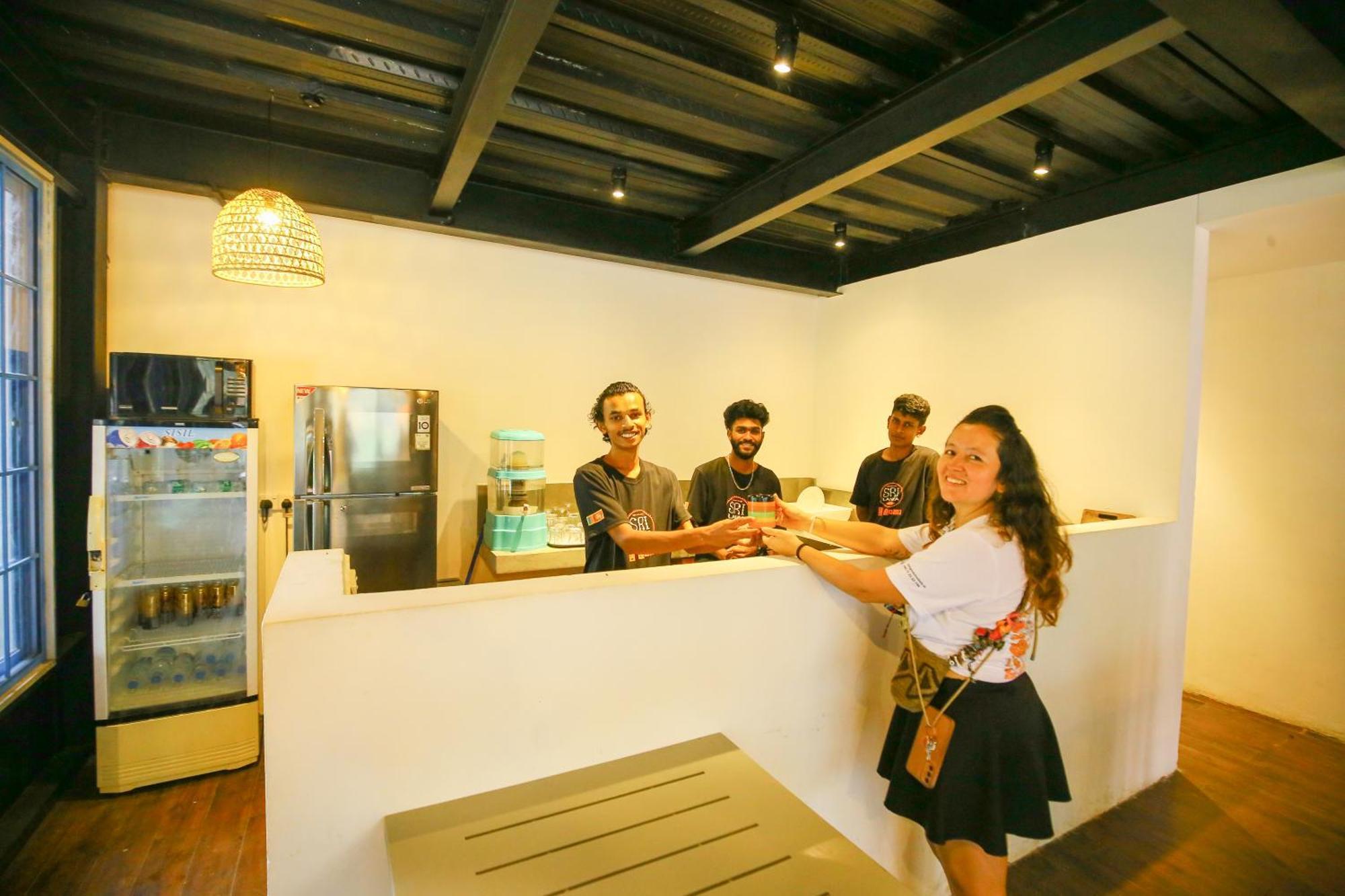 Hangover Hostels เอลลา ภายนอก รูปภาพ